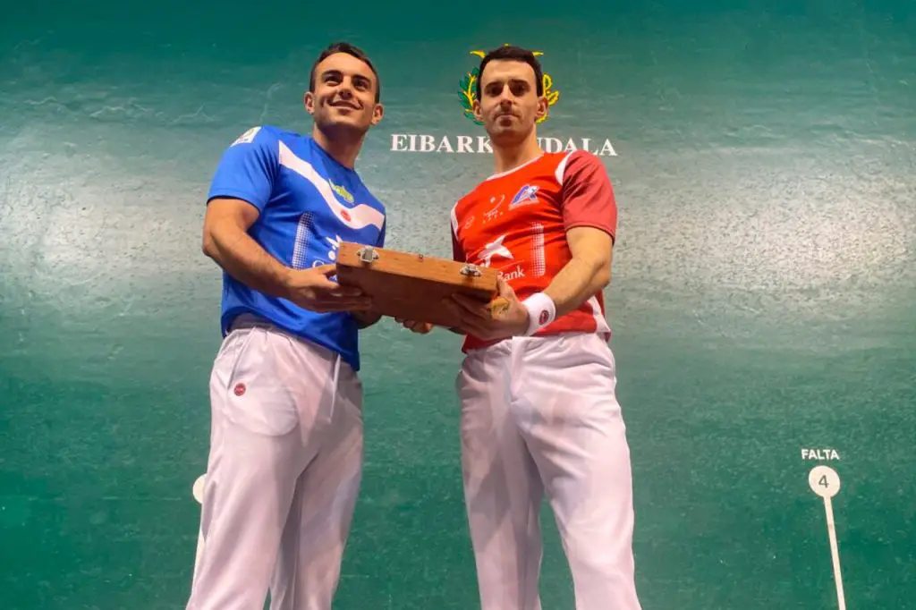 El campeón entra en escena en el Astelena